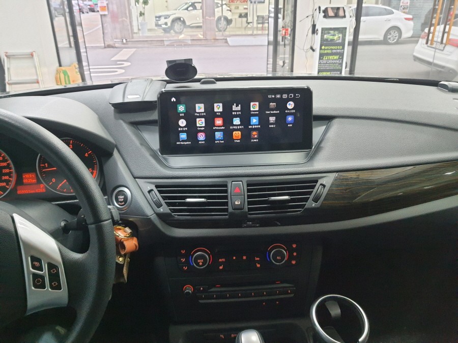 BMW X1 E84 안드로이드 올인원 네비게이션 매립