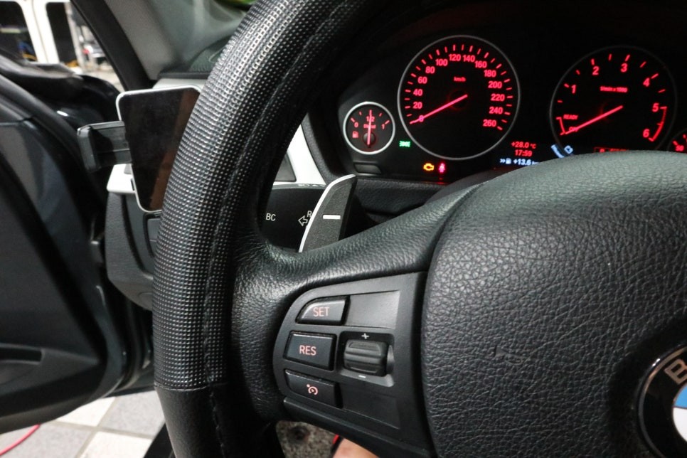 부산BMW F31 320d 투어링, M3 패들시프트 엠비언트칩 교환