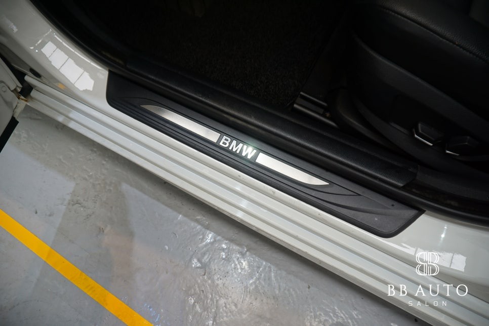 부산 BMW F10 5시리즈 LED안개등 무빙도어스커프 브레이크오일 교체