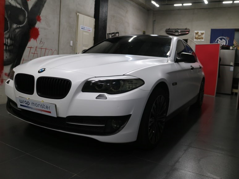 BMW520D 사틴화이트 & 사틴블랙 전체랩핑은 창원 랩몬스터에서~!!!! / 창원시 마산회원구