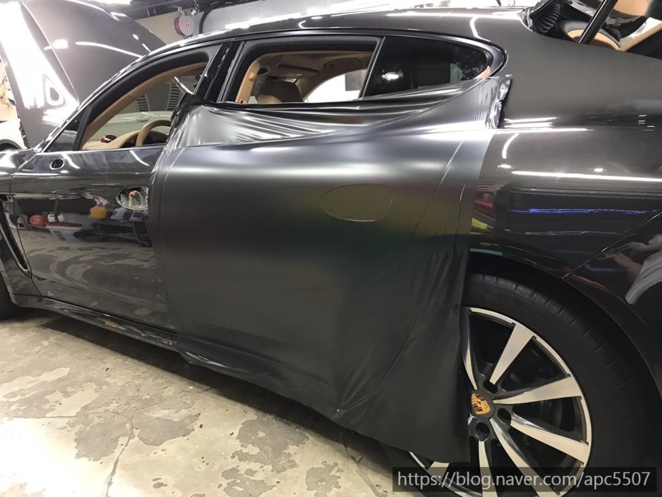 포르쉐 파나메라 사틴 블랙 락그레이 전체 랩핑 / 용산구 문배동