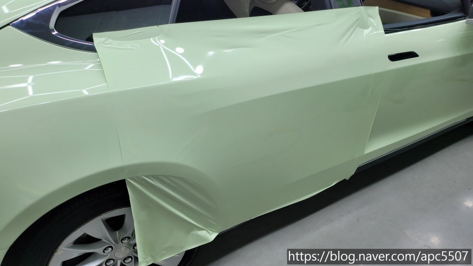 테슬라 랩핑 모델 S 피스타치오 / 용산구 문배동