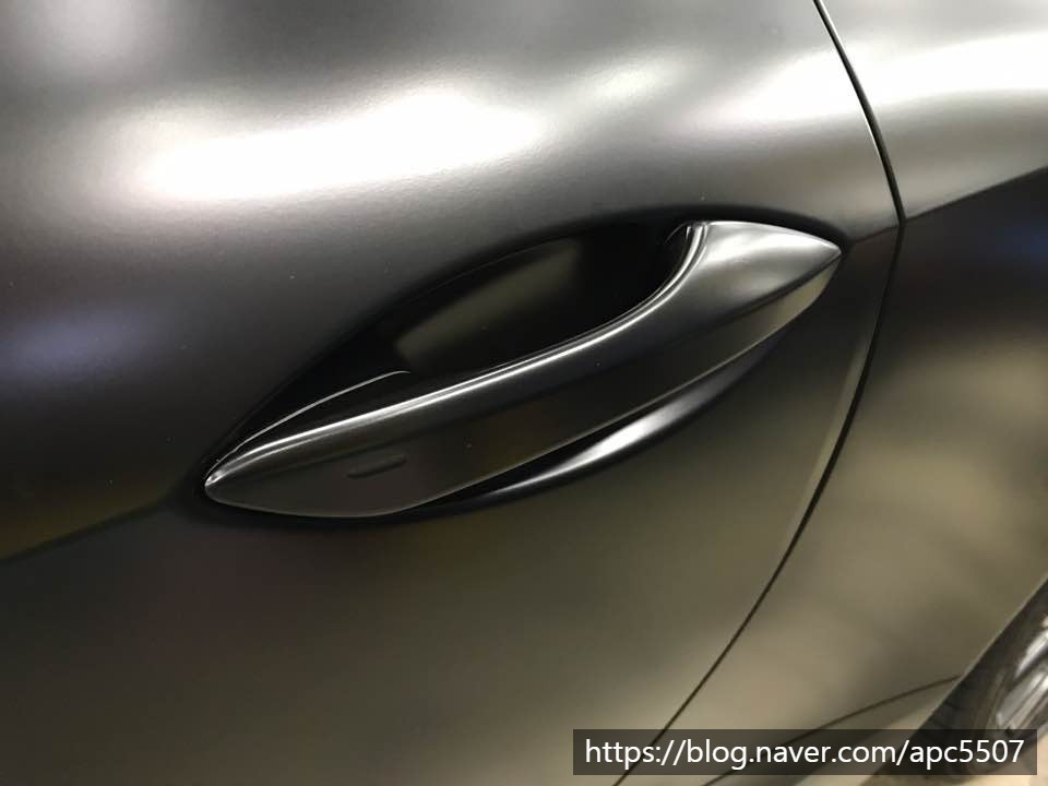 렉서스 rc 차래핑 시공으로 개성굳히다 / 용산구 문배동