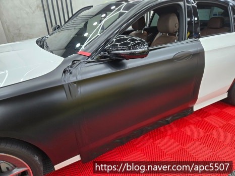 사틴블랙 벤츠 E53 AMG 전체랩핑, 압도적인 포스로 완성된 15년 경력 카바레의 작품 / 용산구 문배동