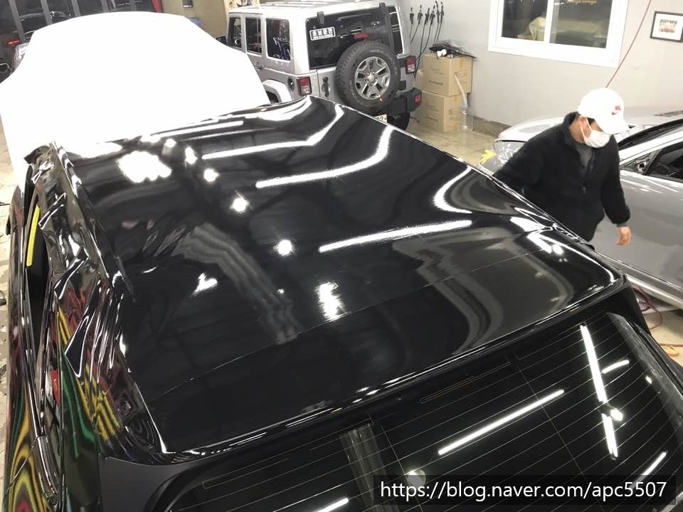 카이엔 화이트엔 블랙 ?? / 용산구 문배동