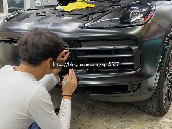 사틴 블랙으로 완전 무장! '포르쉐 신형 카이엔' 서울 자동차 랩핑 / 용산구 문배동