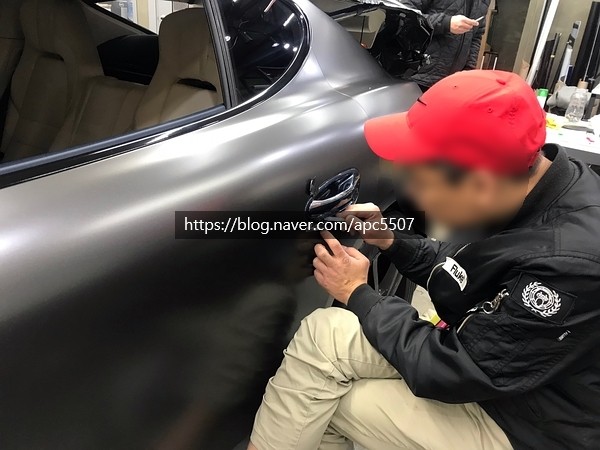 사틴 다크 바솔트 신상 필름 '포르쉐 파나메라' 차량 전체 랩핑 / 용산구 문배동