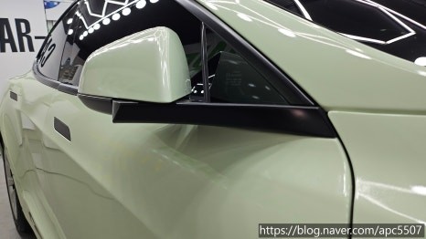 테슬라 랩핑 모델 S 피스타치오 / 용산구 문배동