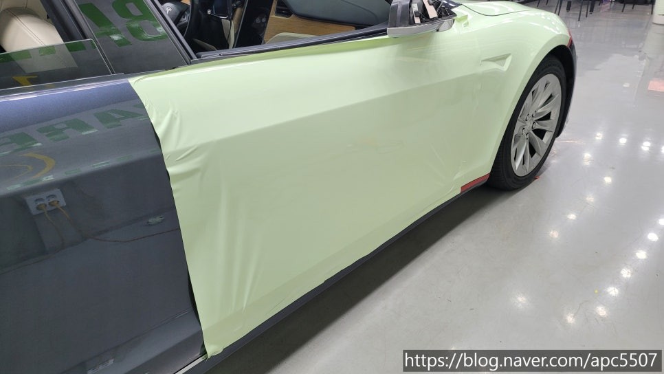 테슬라 랩핑 모델 S 피스타치오 / 용산구 문배동