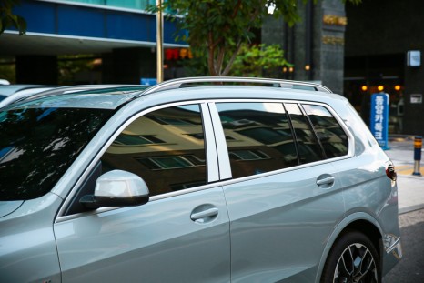 신형 BMW X7 lci 크롬죽이기 크롬딜리트 브루클린그레이 몰딩랩핑 / 서울 마포구