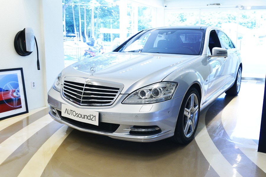 벤츠 S클래스 S500 2012년식▶ 차량에 최고 높은 음질을 입력하여 가성비 최고의 카오디오 튜닝을 느껴보세요.