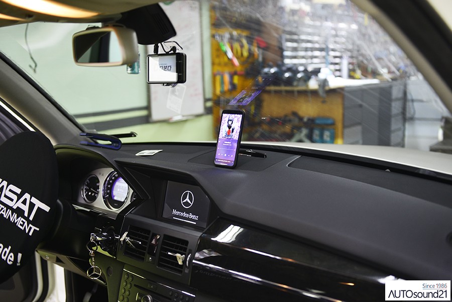 벤츠 GLK 220d 2012년식▶ 순정 오디오에 블루투스가 안되기에, 오토사운드21을 찾아주셨습니다. / 서울 마포구 신수동