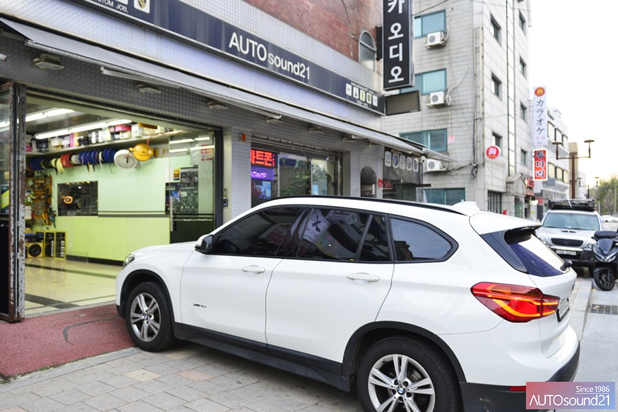 BMW X1 2016년식▶ 차량의 전기적 성능의 업그레이드를 위해 사운드업 헤드켑을 장착합니다. / 서울 마포구 신수동