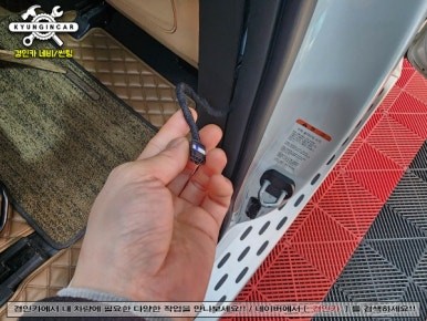카니발 KA4 2열도어 오토슬라이딩 원터치 버튼시공
