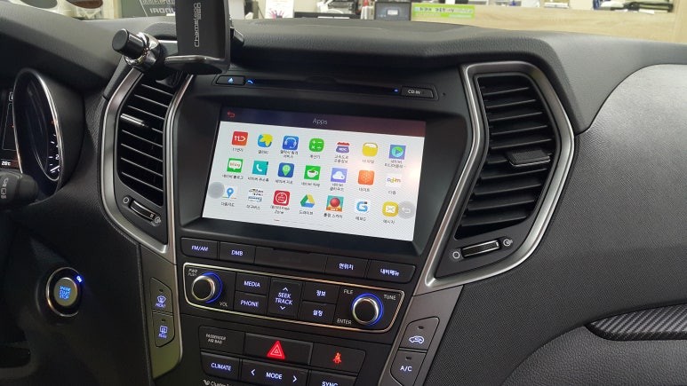 자동차 미러링 스마트폰 연동 내 차 네비게이션에는 스마트폰 기능이 존재한다. 씽(CCing), 폰인카(PoninCar)