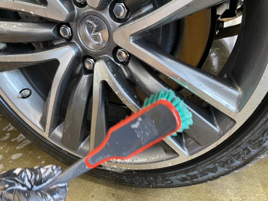 인피니티 Q50 S 김포 디테일링 세차 찌든때 제거하기