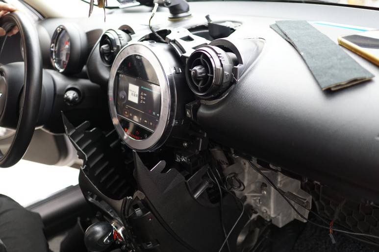 미니 컨트리맨 고장난 모니터 안드로이드 올인원으로 교체하기~! / 중랑, 동대문, 광진구, 성동구