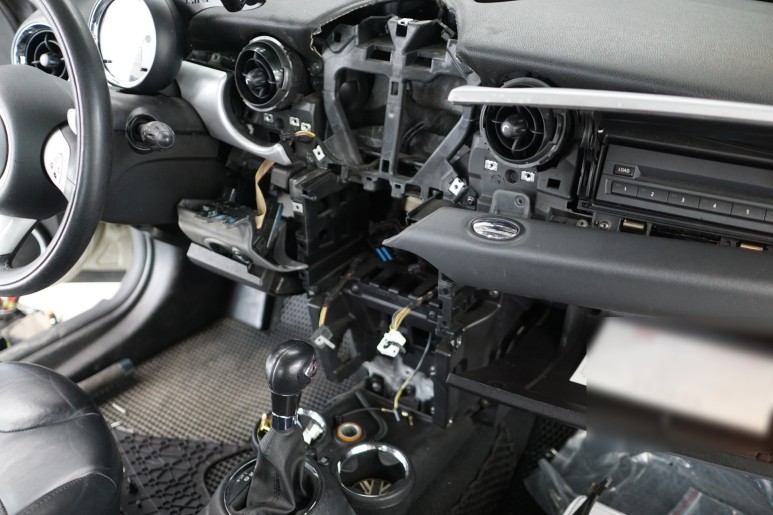 미니 쿠퍼2세대  안드로이드 모니터 장착으로 비주얼부스트 처럼 만들어 봤어요~ 순정보다 훨씬 편하네요^^ / 중랑, 동대문, 광진구, 성동구