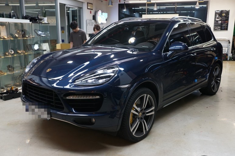 포르쉐 13년식 카이엔터보, 구형 탈출! 컨버전 라이트 & 리어모니터 시공으로 신형처럼 바꿔드렸어요!! / 서울 중랑