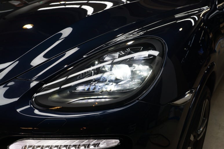 포르쉐 13년식 카이엔터보, 구형 탈출! 컨버전 라이트 & 리어모니터 시공으로 신형처럼 바꿔드렸어요!! / 서울 중랑