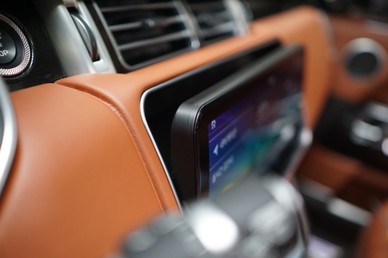 랜드로버 16년식 레인지로버보그 순정모니터를 틸팅전동 대화면 모니터로 교체했어요! / 중랑, 동대문, 광진구, 성동구