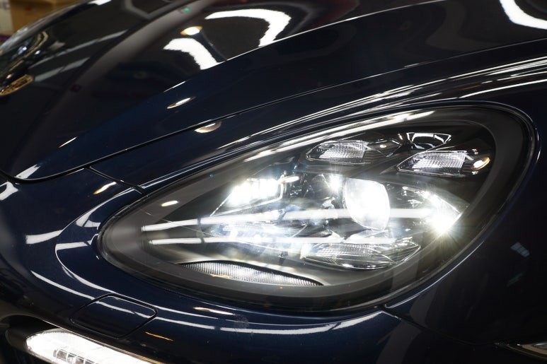 포르쉐 13년식 카이엔터보, 구형 탈출! 컨버전 라이트 & 리어모니터 시공으로 신형처럼 바꿔드렸어요!! / 서울 중랑