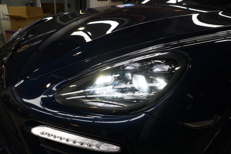 포르쉐 13년식 카이엔터보, 구형 탈출! 컨버전 라이트 & 리어모니터 시공으로 신형처럼 바꿔드렸어요!! / 서울 중랑