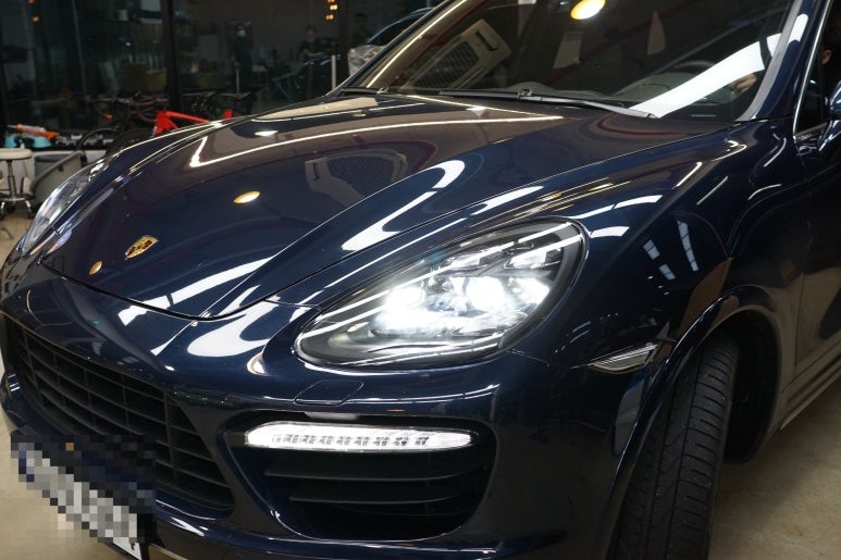 포르쉐 13년식 카이엔터보, 구형 탈출! 컨버전 라이트 & 리어모니터 시공으로 신형처럼 바꿔드렸어요!! / 서울 중랑