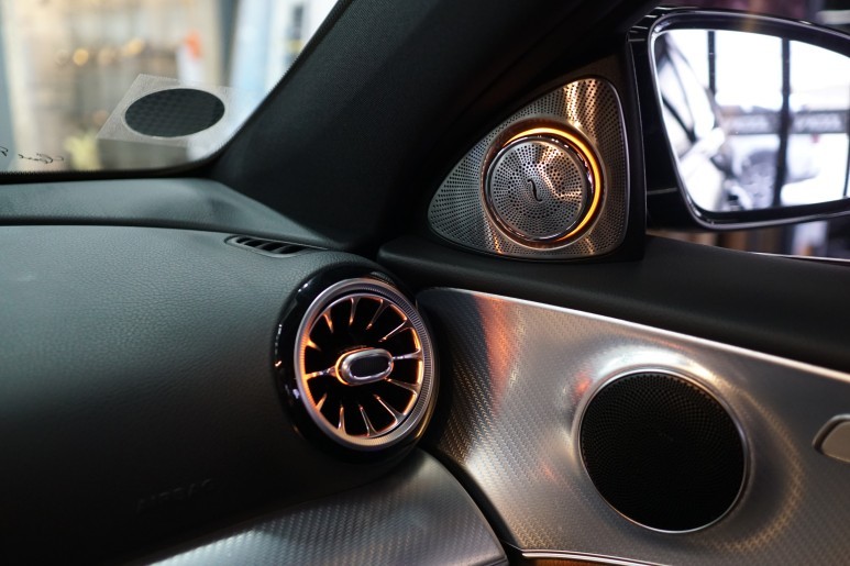 E클래스 실내감성 최고의 튜닝 아이템~ 엠비언트 송풍구 세트~! / 중랑, 동대문, 광진구, 성동구