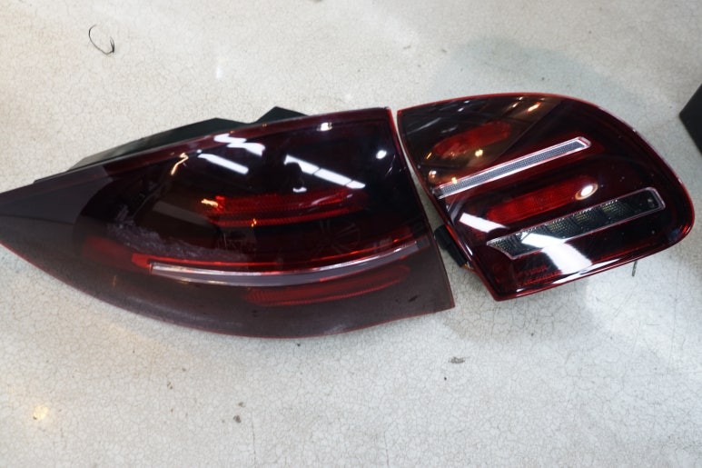 포르쉐 13년식 카이엔터보, 구형 탈출! 컨버전 라이트 & 리어모니터 시공으로 신형처럼 바꿔드렸어요!! / 서울 중랑