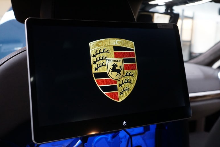 포르쉐 13년식 카이엔터보, 구형 탈출! 컨버전 라이트 & 리어모니터 시공으로 신형처럼 바꿔드렸어요!! / 서울 중랑