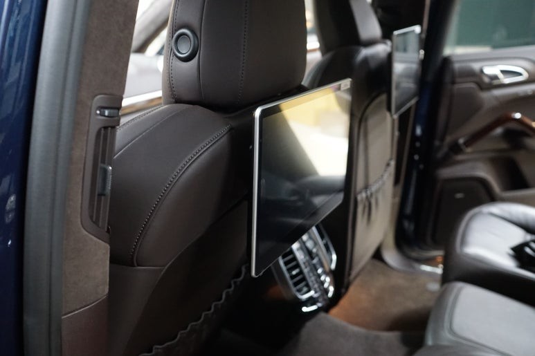 포르쉐 13년식 카이엔터보, 구형 탈출! 컨버전 라이트 & 리어모니터 시공으로 신형처럼 바꿔드렸어요!! / 서울 중랑