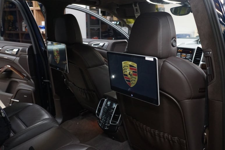 포르쉐 13년식 카이엔터보, 구형 탈출! 컨버전 라이트 & 리어모니터 시공으로 신형처럼 바꿔드렸어요!! / 서울 중랑