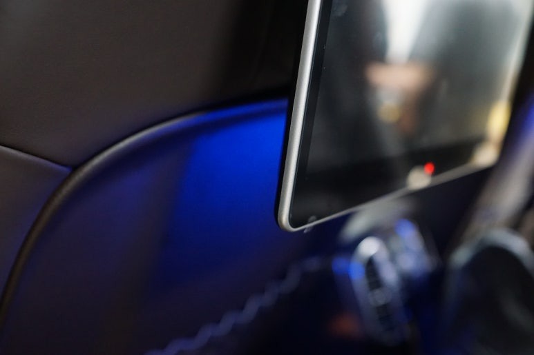 포르쉐 13년식 카이엔터보, 구형 탈출! 컨버전 라이트 & 리어모니터 시공으로 신형처럼 바꿔드렸어요!! / 서울 중랑