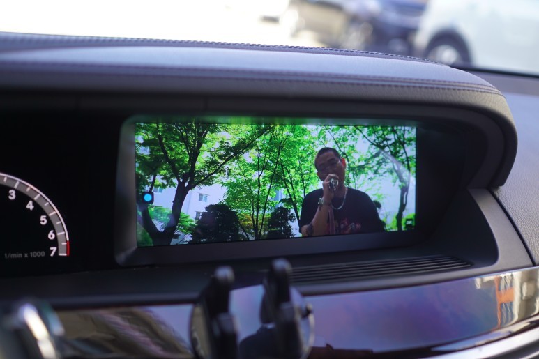 벤츠 W221 S500 저화질 순정모니터 를 10인치 고화질 안드로이드 올인원 모니터로 교체해 볼까요?