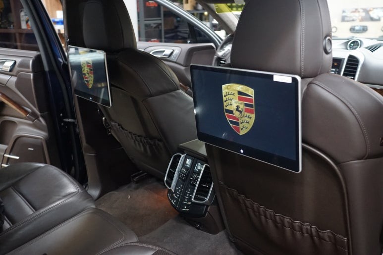 포르쉐 13년식 카이엔터보, 구형 탈출! 컨버전 라이트 & 리어모니터 시공으로 신형처럼 바꿔드렸어요!! / 서울 중랑