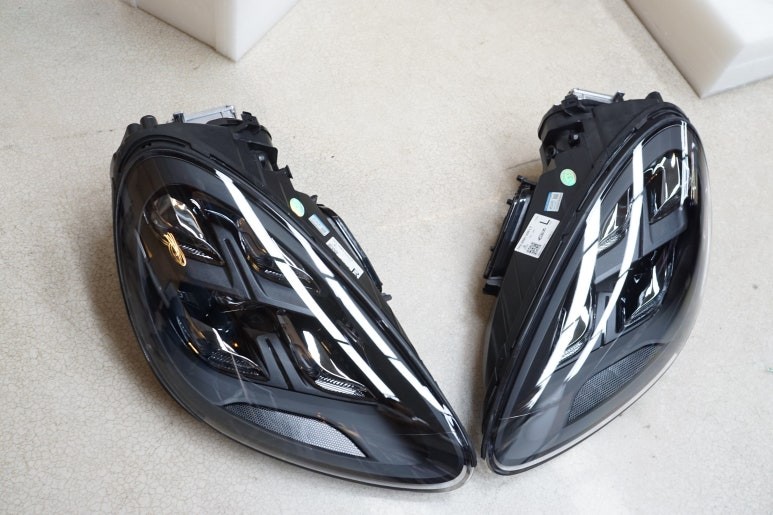 포르쉐 13년식 카이엔터보, 구형 탈출! 컨버전 라이트 & 리어모니터 시공으로 신형처럼 바꿔드렸어요!! / 서울 중랑