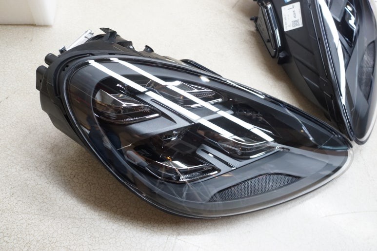 포르쉐 13년식 카이엔터보, 구형 탈출! 컨버전 라이트 & 리어모니터 시공으로 신형처럼 바꿔드렸어요!! / 서울 중랑