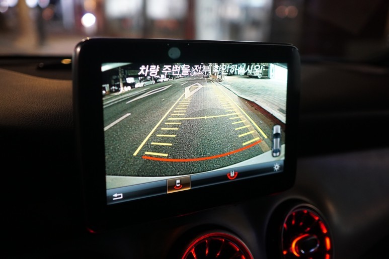 벤츠 CLA45AMG 순정연동 12색 엠비언트 생성과 엠비언트 송풍구 그리고 안드로이드 매립작업!
