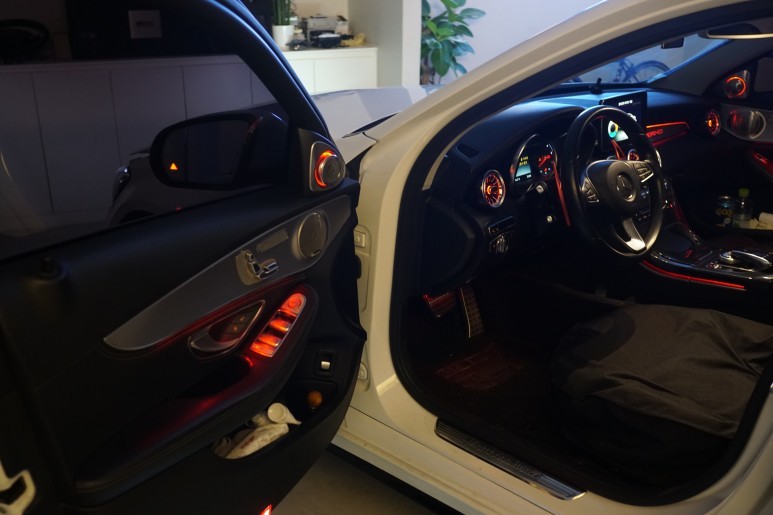 W205 C클래스 엠비언트 없는 옵션에 순정형 엠비언트 만들기~! 64색 엠비언트 송풍구와 부메스터트위터도 함께요!!