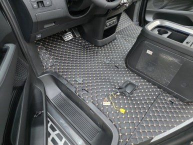 울산오토앤 스타리아 모노리움 바닥매트 시공으로 실내관리 끝! / 울산 북구