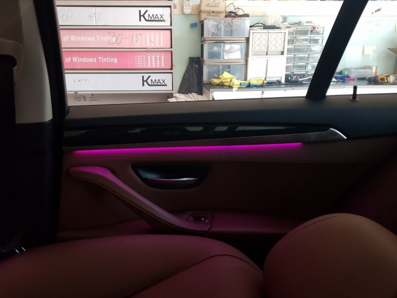 울산 엠비언트 BMW 520D DMX엠비언트 기본세트+1열 도어포켓 시공 / 울산, 포항