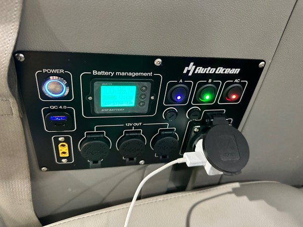 더뉴카니발 9인승_2열 시트 180도 회전 / 120a 인산철배터리 / 2000w 인버터 매립 / 오토오션 컨트롤러 / 무시동 창문 / 무시동 tv 시공 후기입니다. / 오산 외삼미동