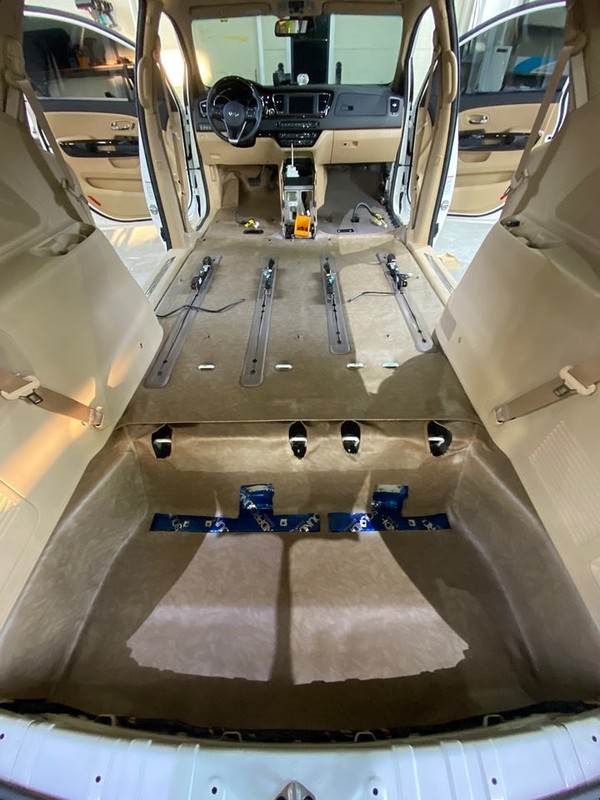 더뉴카니발 7인승_전체 바닥 방음 / 전체 바닥 장판 시공입니다. / 오산 외삼미동