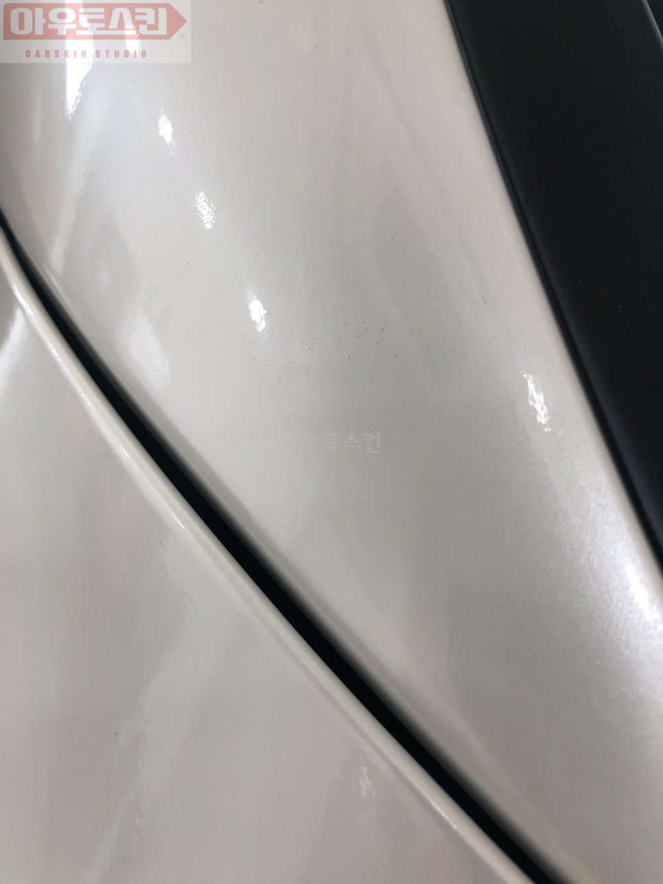 광주랩핑  포르쉐 카이엔 화이트펄 전체랩핑 시공 [광주카스킨,광주카이엔랩핑,아우토스킨] / 광주 광산구