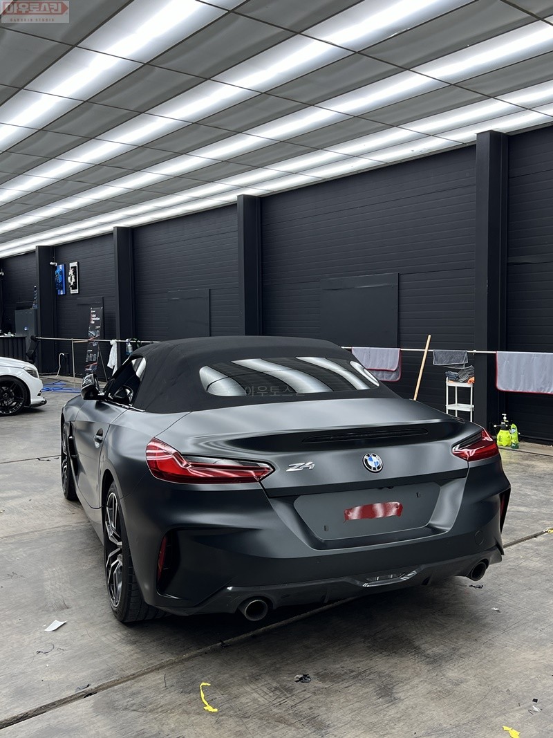 광주랩핑    BMW Z4 사틴 블랙락그레이 전체랩핑 시공 접사로 마감만 보시면 업체시공 퀄리티 확인 가능합니다. / 광주 광산구 도천동
