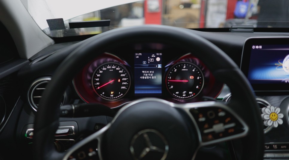 벤츠 보행자를 보호하는 엑티브 보닛 옵션이 세차하다가 터지는 경우도 있네요!