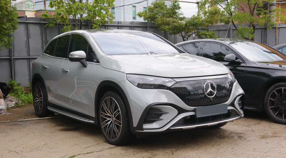 EQE SUV 그릴 중앙 로고 LED 순정 제품으로 교체했어요 //X294