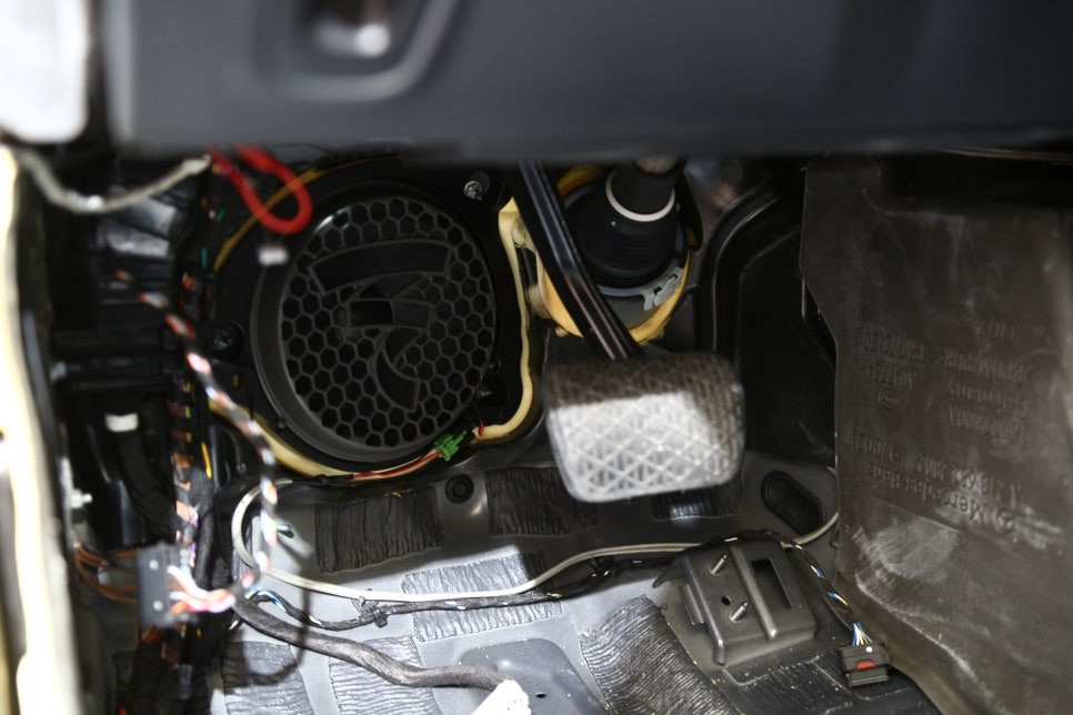 벤츠 오디오 E클래스(W213) 기본 오디오와 MACTH DSP/BEWITH/FOCAL 우퍼 추가 후 사운드 비교!