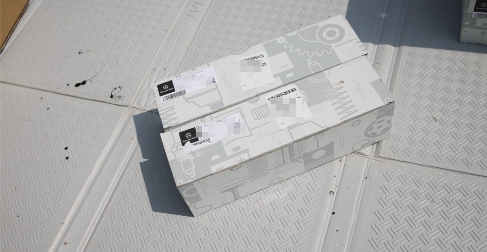 벤츠 S580 마이바흐 모델에만 적용가능한 아이템!! S680 마이바흐 피아노 브라운 세로 라인 트림 입고 되었습니다. W223 마이바흐